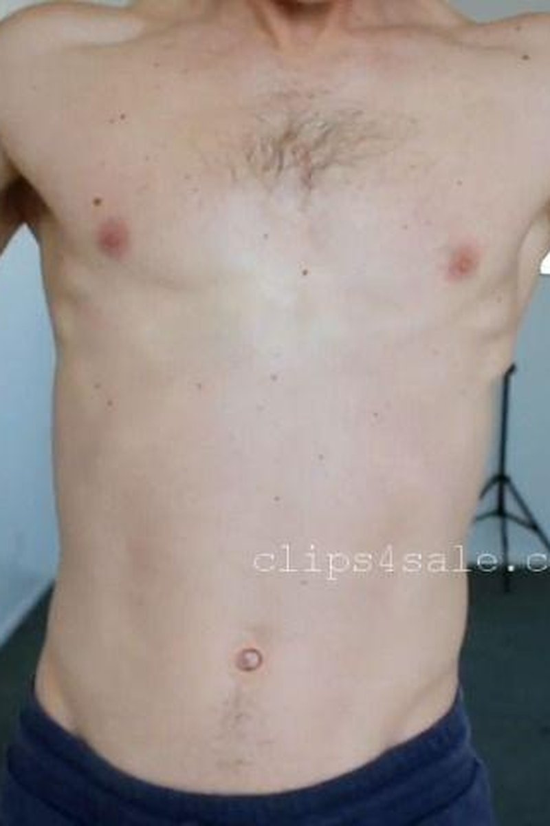 Benjamin Flexing Video 1 - Screenshot 1 of 4 - Bodybuilder