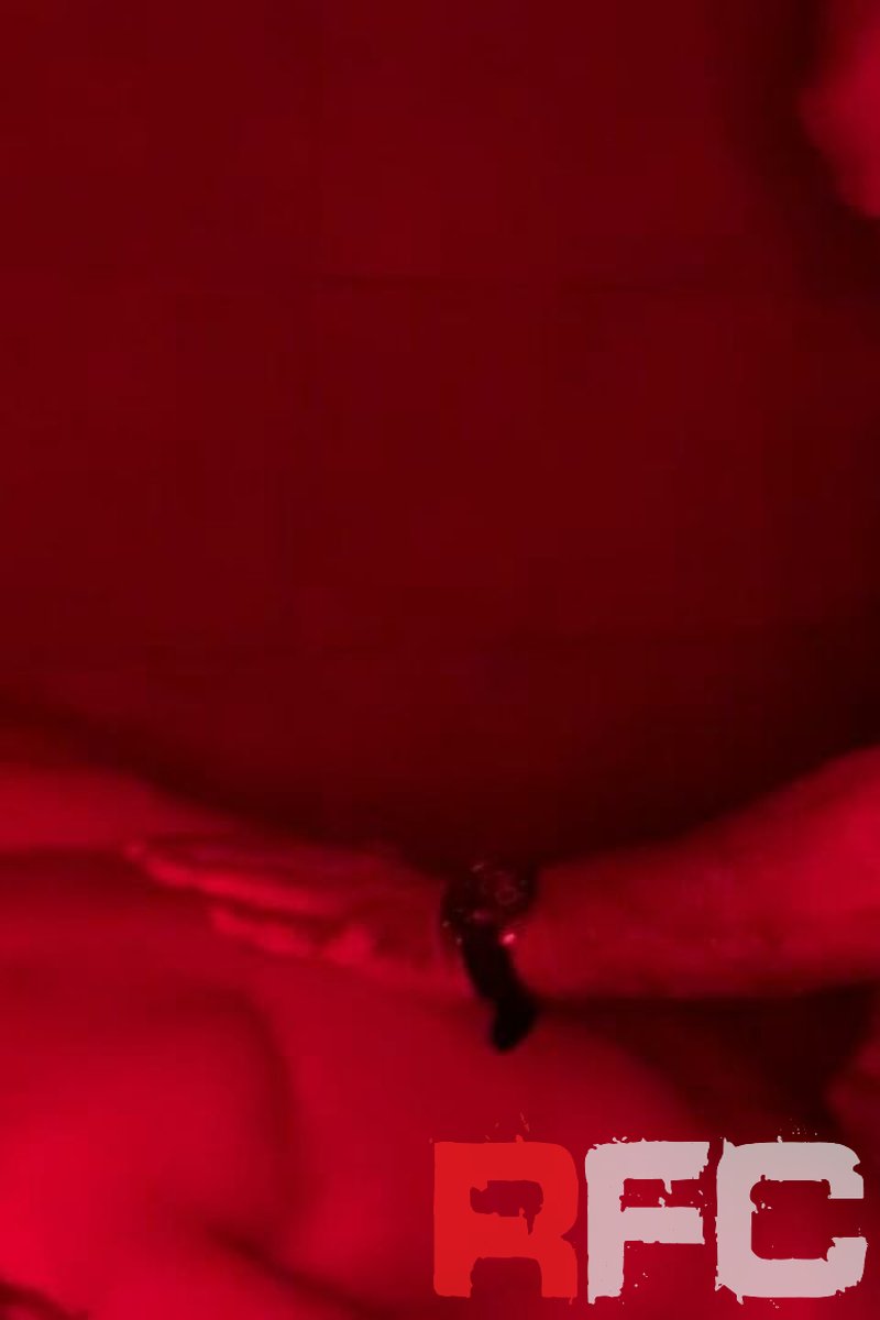 Red Shower - Screenshot 1 of 4 - Big Muscle Guys