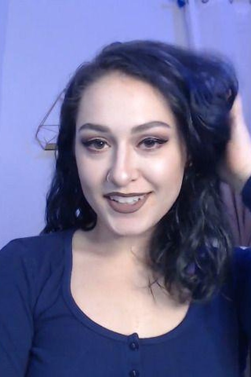 Smokey Eye Makeup Tutorial - Screenshot 1 of 4 - Femdom