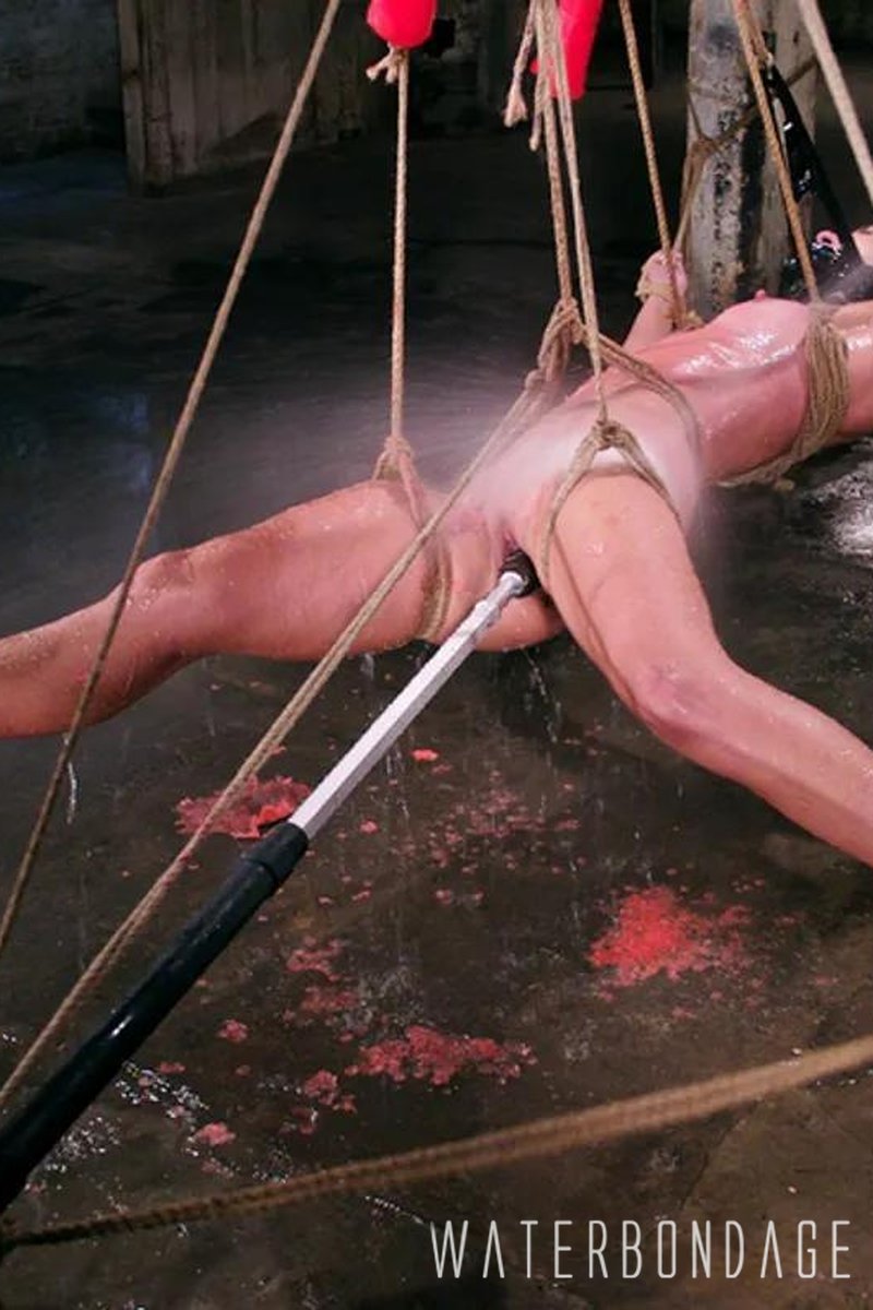 Wenona - Screenshot 1 of 4 - BDSM