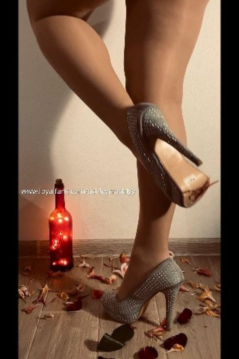 Soles Devotion - Screenshot 1 of 4 - Babes