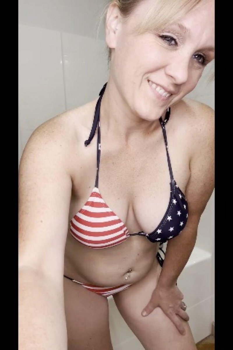 Shower Time - Screenshot 1 of 4 - Babes