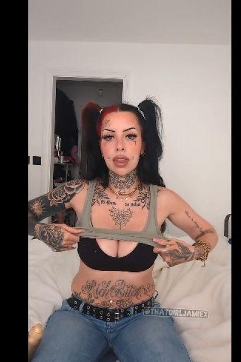 Alt Slut Get Creamy - Screenshot 1 of 4 - Big Tits