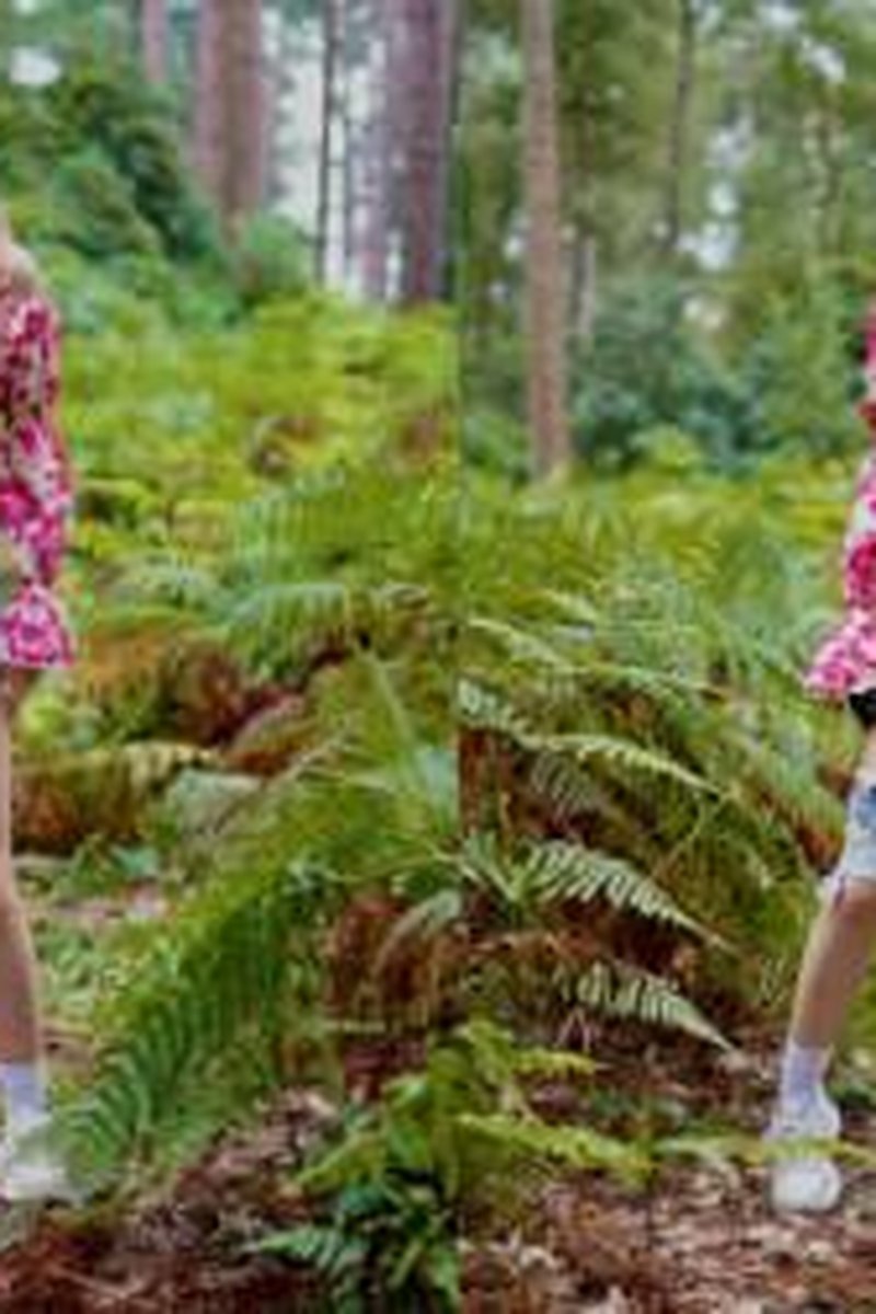 Nata Li Forest Flashing - Screenshot 1 of 4 - All Girl