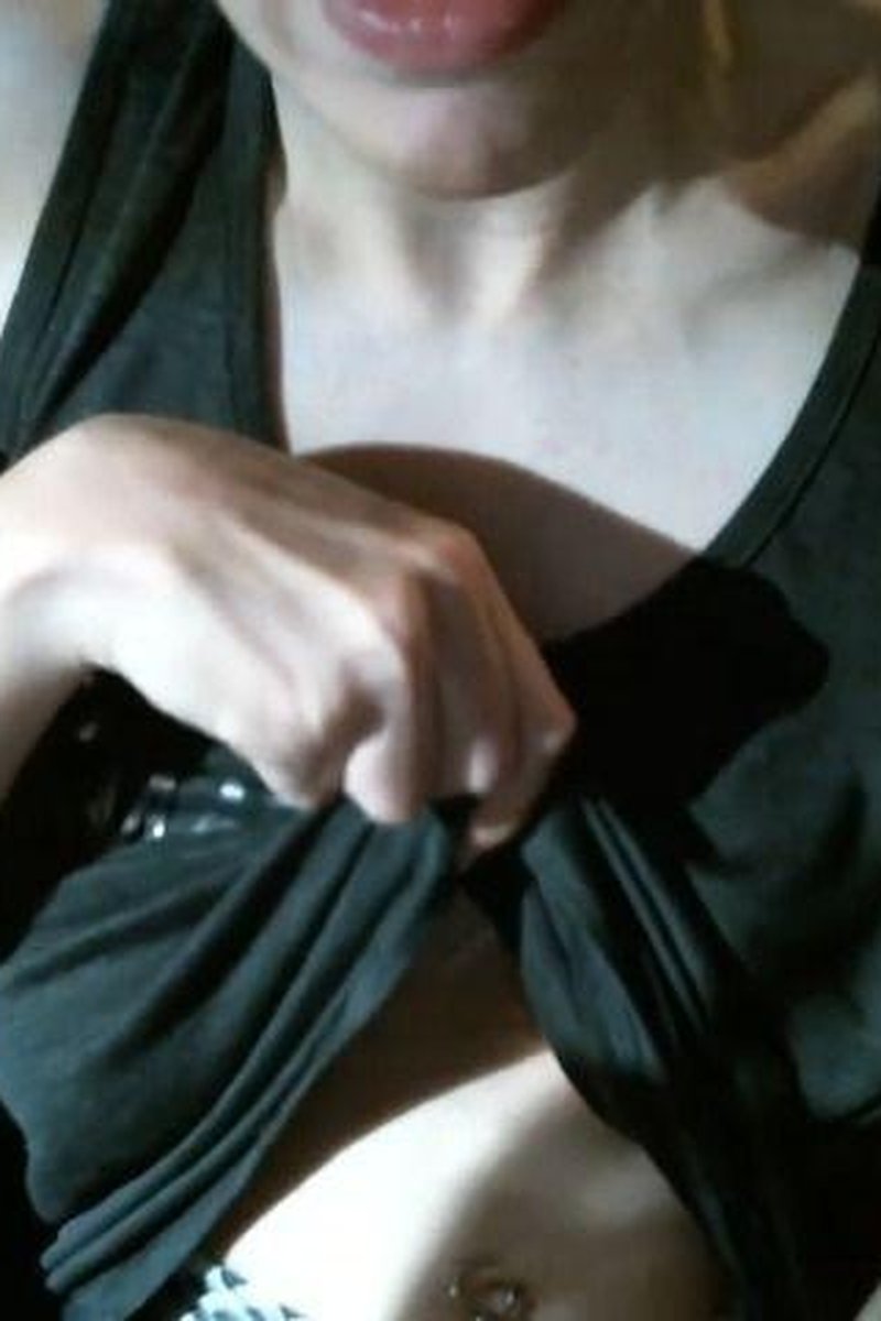 Shadow Live Cam - Screenshot 1 of 4 - Brown Hair