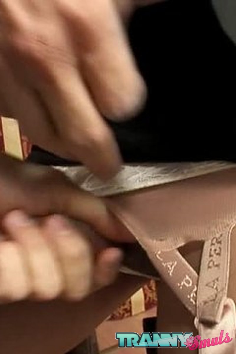 No Strings Attached - Screenshot 1 of 4 - Brown Hair