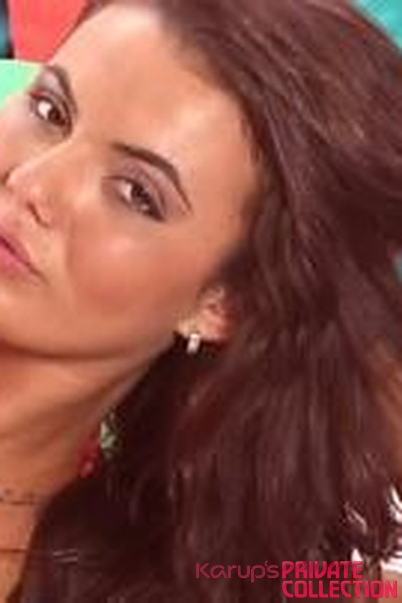 Vanessa Decker - Screenshot 1 of 4