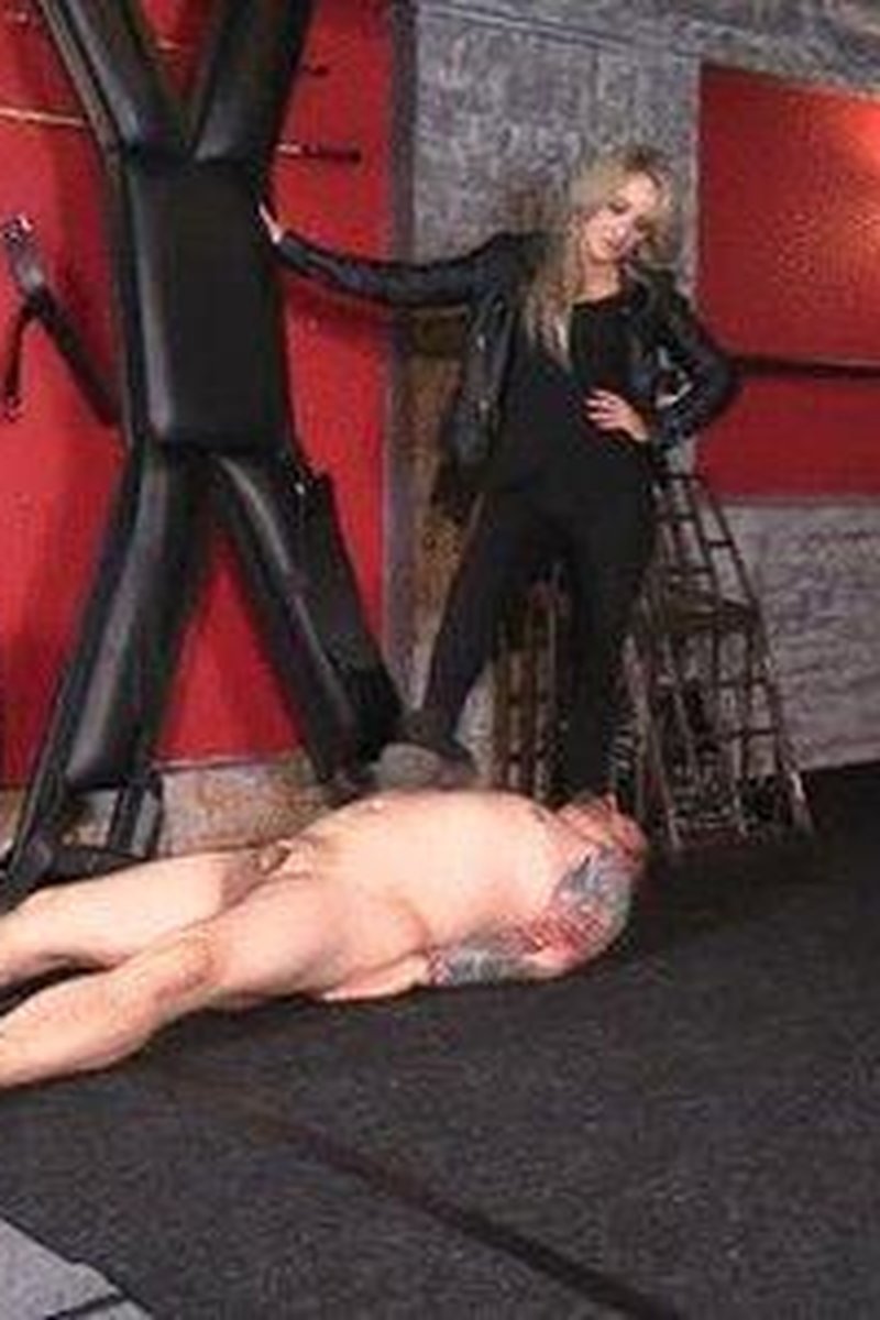 Flat Boot Trample - Screenshot 1 of 4 - Boots