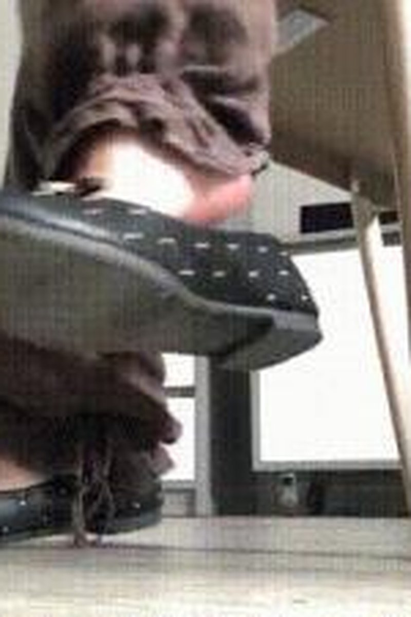 Ballet Flats Dangling! - Screenshot 1 of 4 - Dangle