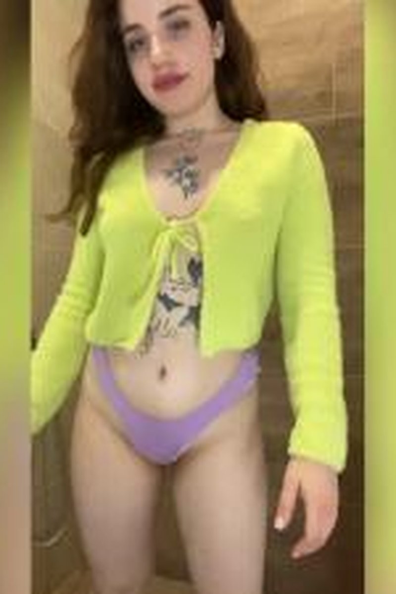 Shower Masturbation - Screenshot 1 of 4 - Blowjob