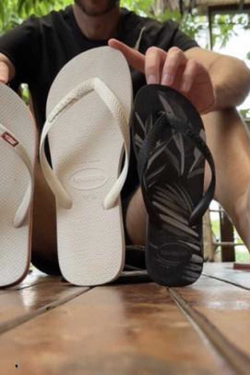 Crazy Size Comparison - Feet Vini Foot Size 15 - Screenshot 1 of 4 - Bigfeet