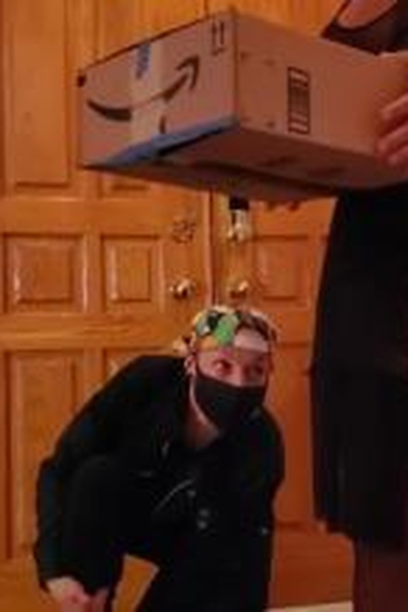 Special Delivery. Featuring Pan Devlyn - Screenshot 1 of 4 - Rianna James