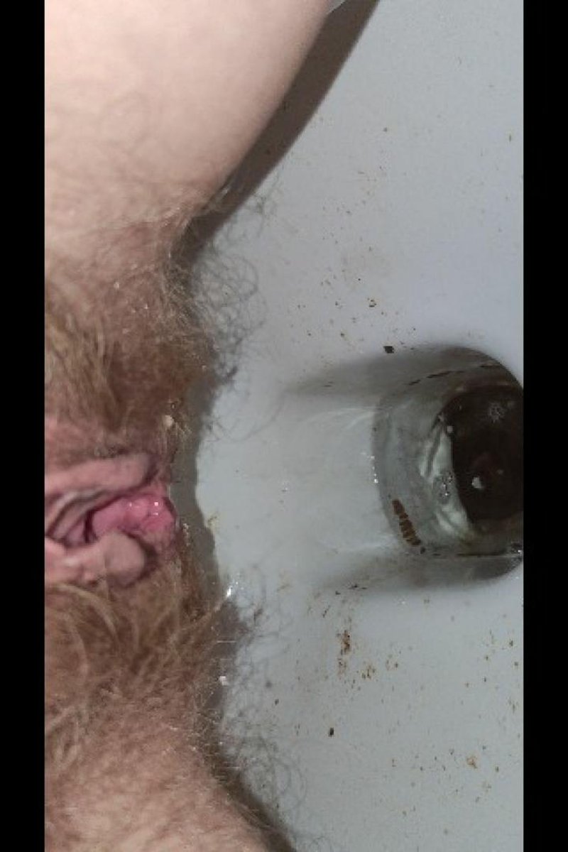 Toilet Piss Close Up - Screenshot 1 of 4 - Golden Shower