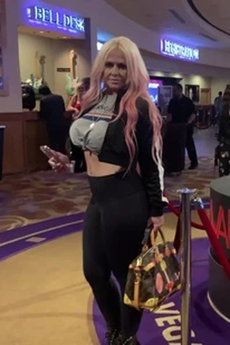 Avn 2019 - Screenshot 1 of 4 - Kelley Cabbana