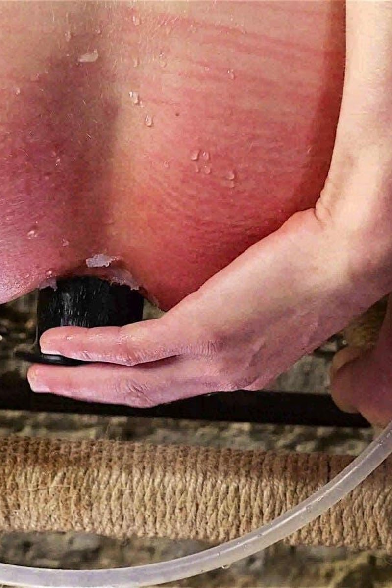 Syringed While Kneeling - Screenshot 1 of 4 - Anal Stretchers