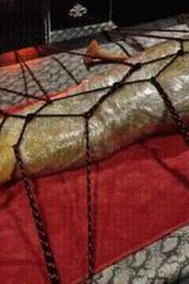 Rubber Facesitting - Screenshot 1 of 4 - Bondage