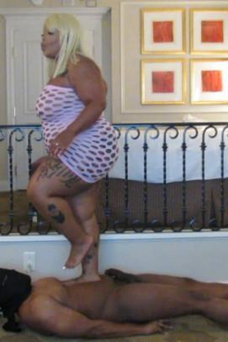 Extreme BBW Trample - Screenshot 1 of 4 - BBW