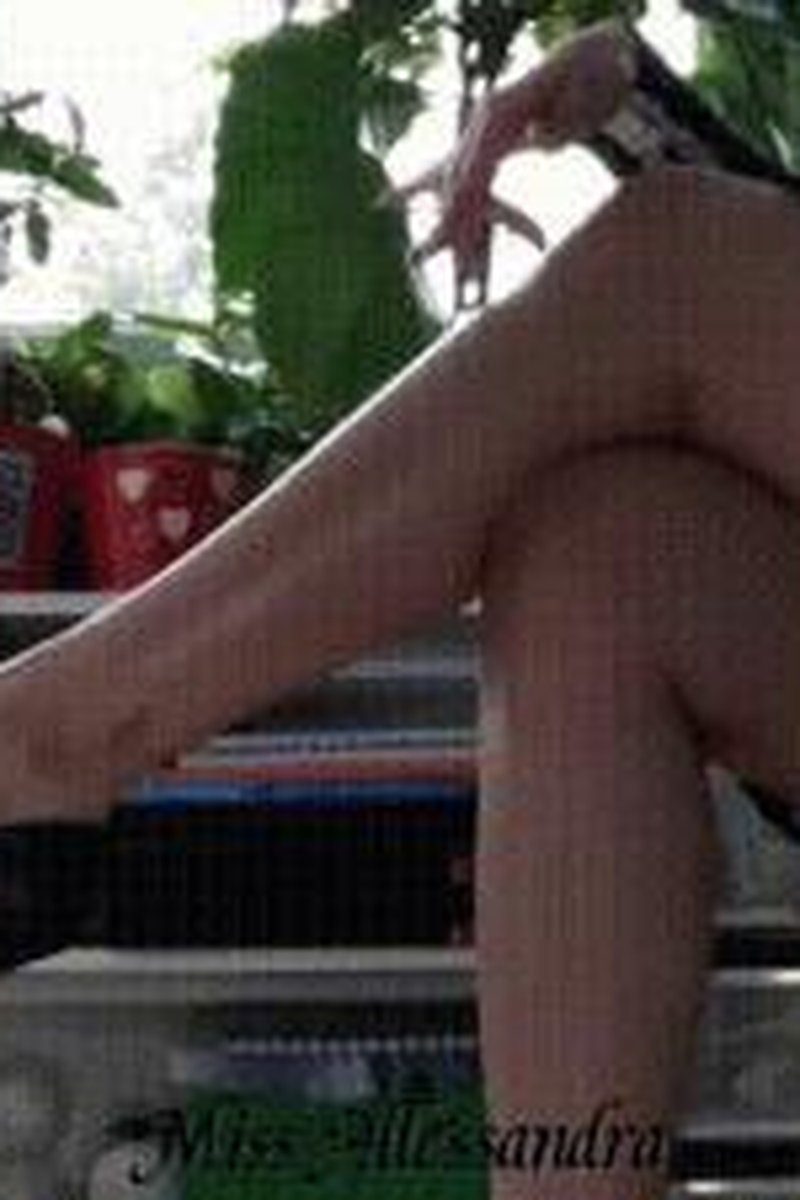 Dangling Shoe - Screenshot 1 of 4 - Captive