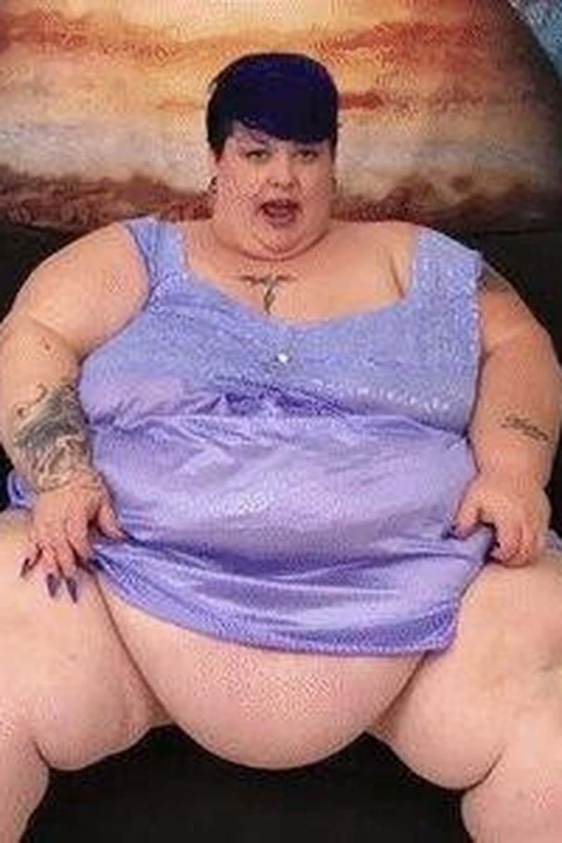 Serve Your Fat Round Planetary Goddess *Mp4* - Screenshot 1 of 4 - BBW