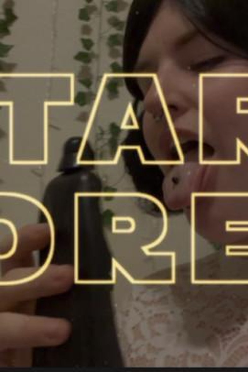 Princess Leia Eats Tiny Darth Vader - Screenshot 1 of 4 - Cosplay