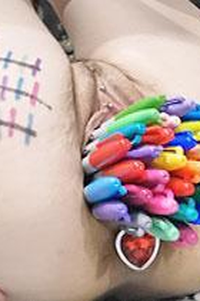 Bizarre Sharpie Insertions - Screenshot 1 of 4 - Butt Plug