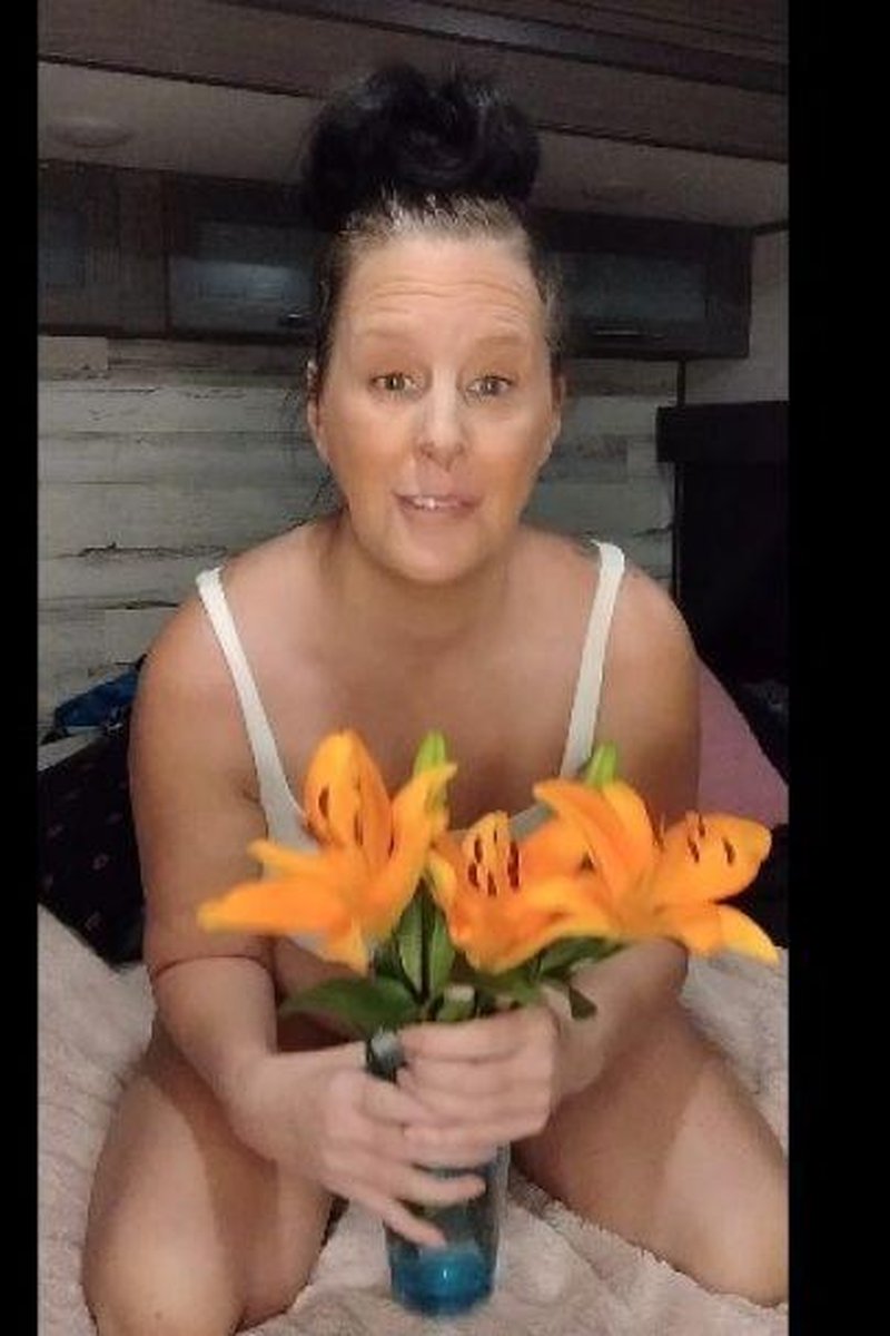 TP-manyvidsmxthegigi-my-favorite-flowers-unfortunately-make-me-sneeze