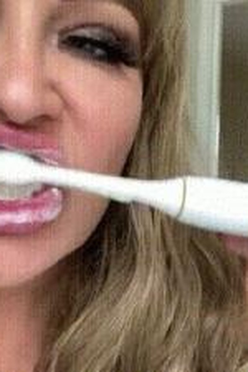 Tooth Brushing - Screenshot 1 of 4 - Fetish
