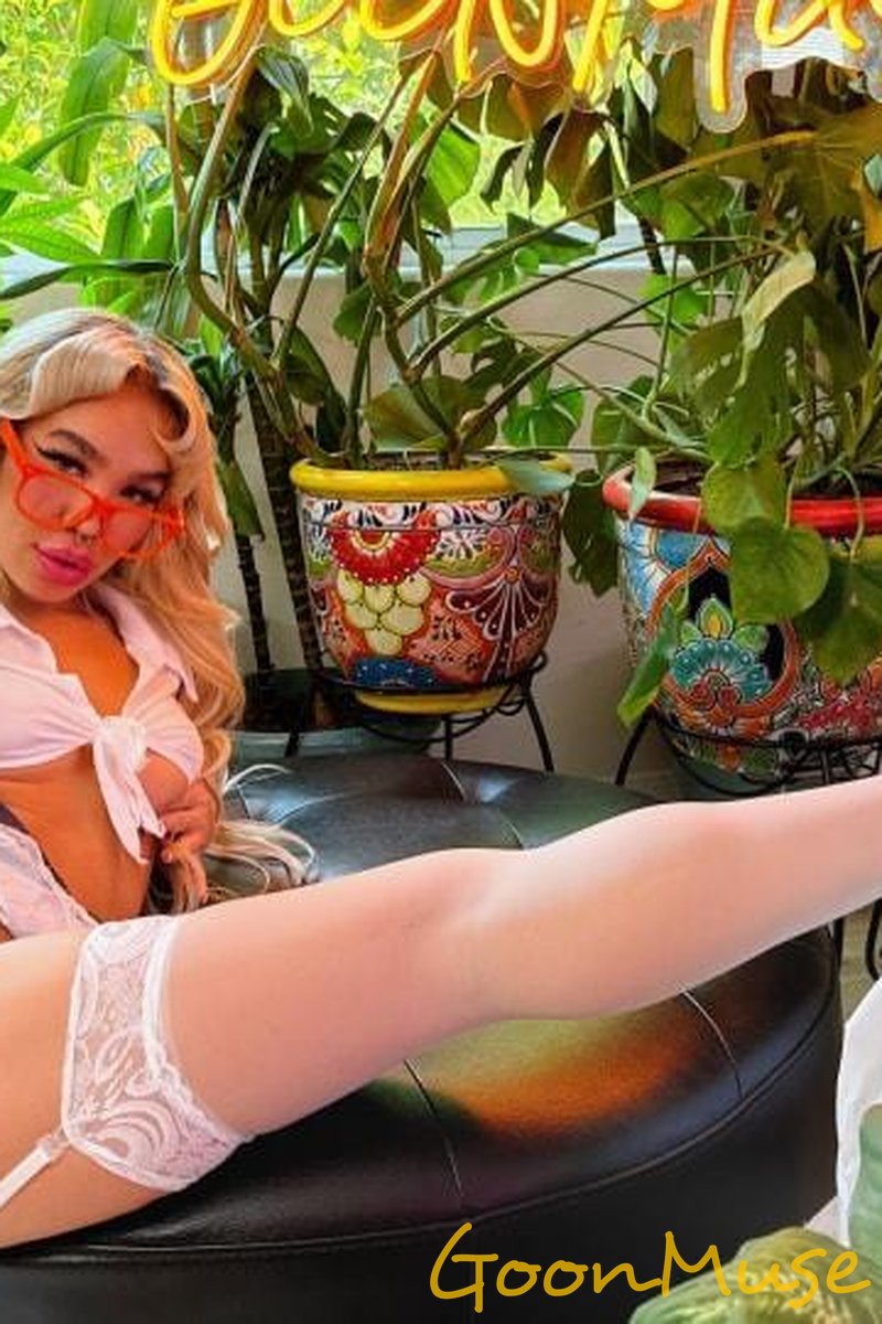 Luna Luxe Gets Multiple Loads Of Cum + Creampies! - Screenshot 1 of 4 - Ass Fetish