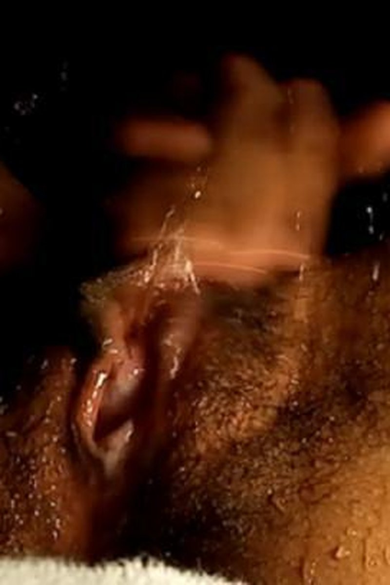 Squirting Closeup - Screenshot 1 of 4 - Close Up