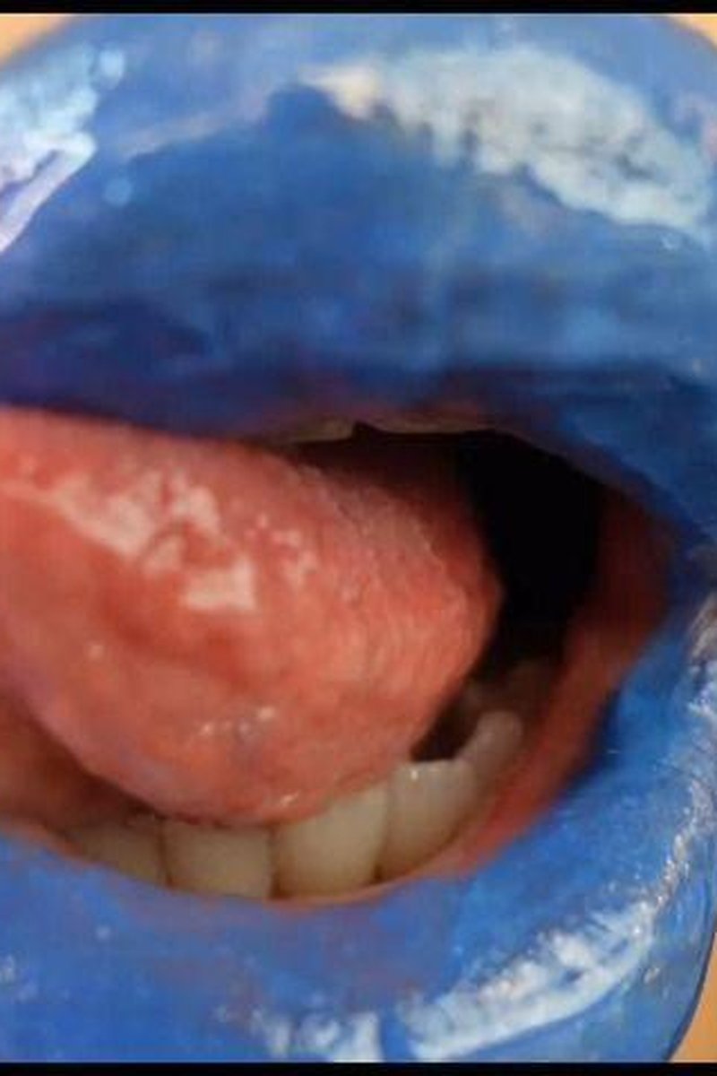 Blue Lips - Screenshot 1 of 4 - Cum Play