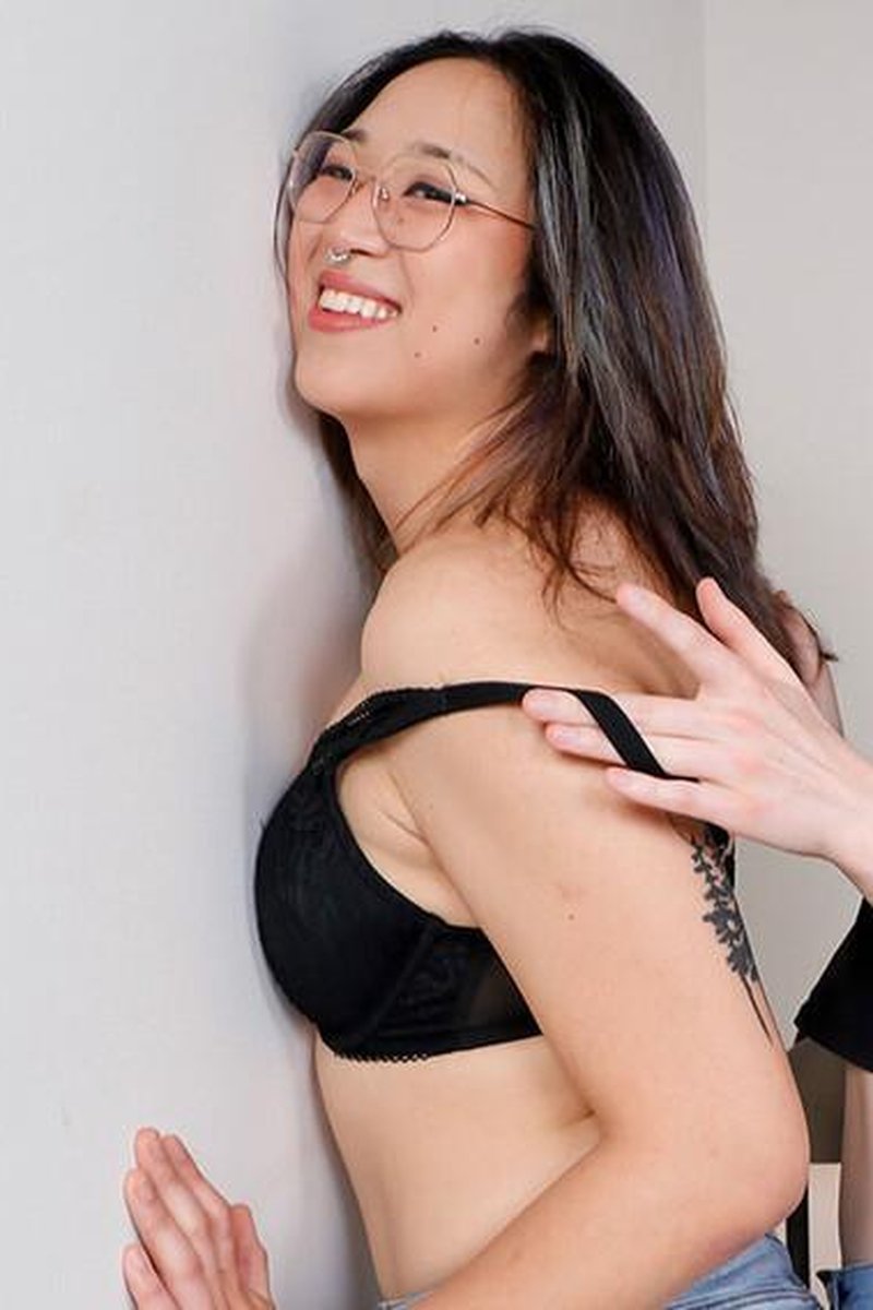 Ghost & Sydney - Screenshot 1 of 4 - Asian