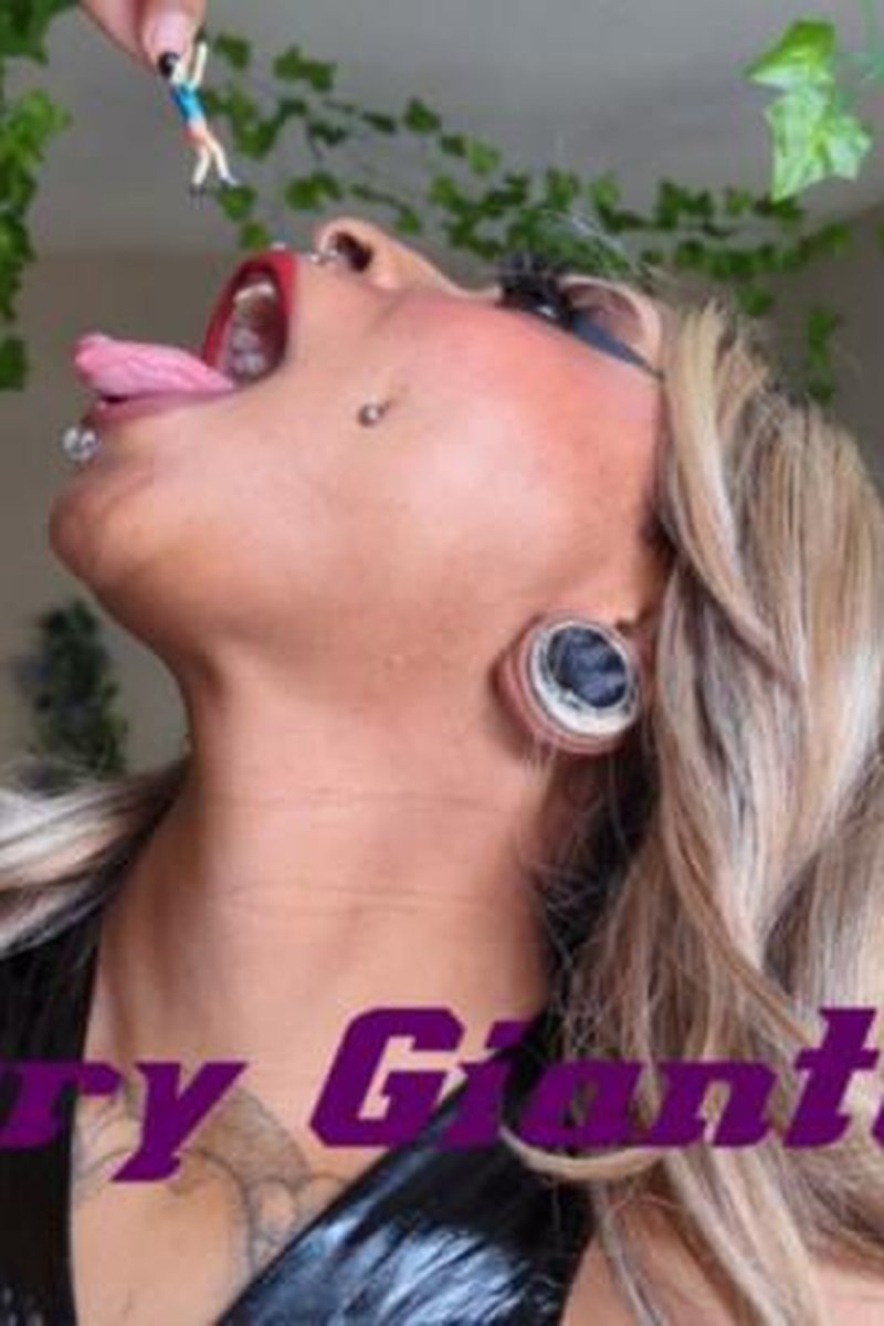 Hungry Giantess - Screenshot 1 of 4 - Domination