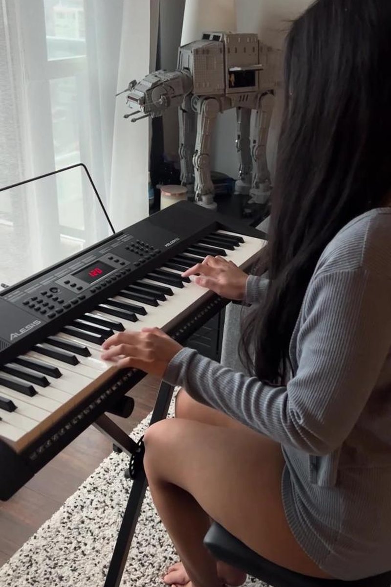 Safe For Work Video - Screenshot 1 of 4 - Hayleyxyz