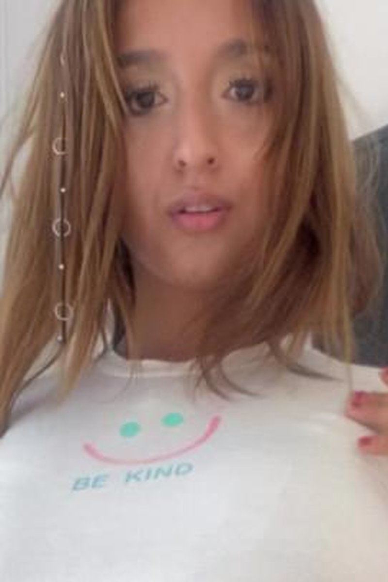 A Little Kiss From Me - Screenshot 1 of 4 - Amateur