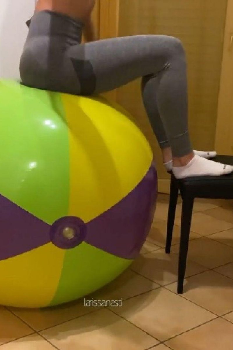 Stable Beachball Bounce - Screenshot 1 of 4 - Beach Balls