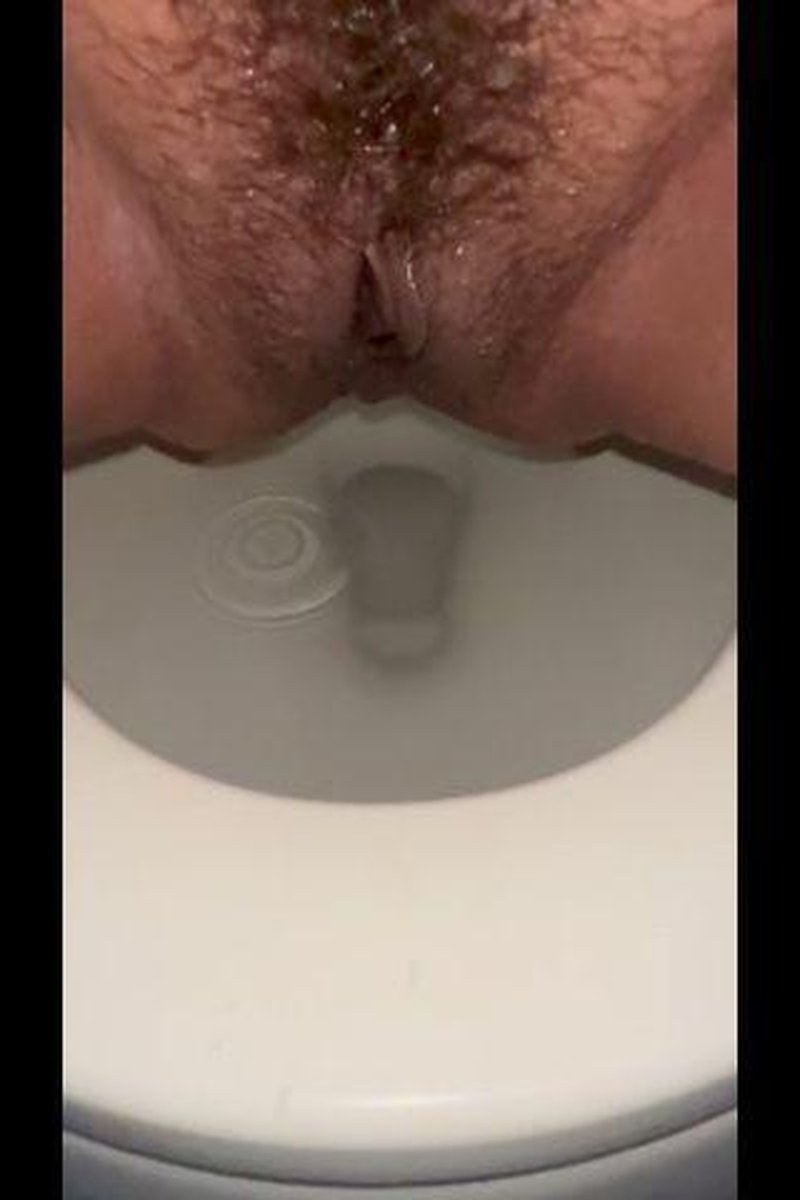 Watch Me Pee - Screenshot 1 of 4 - Amateur