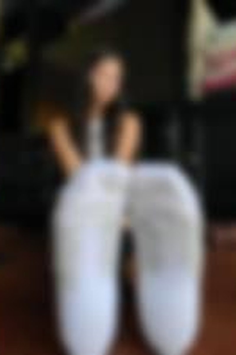 Giantess Pose - Screenshot 1 of 4 - Fetish