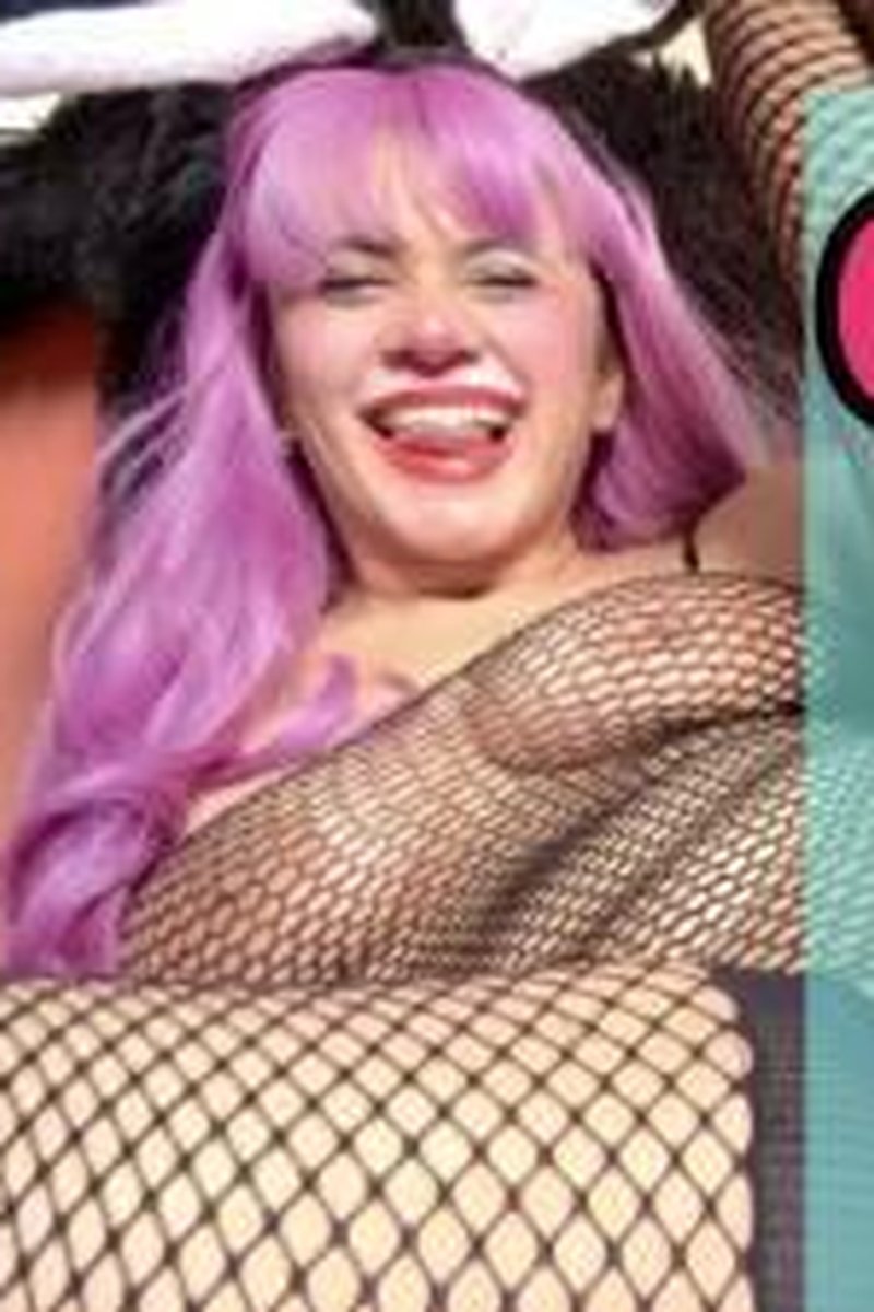 Queefing Easter Bunny - Screenshot 1 of 4 - Cosplay