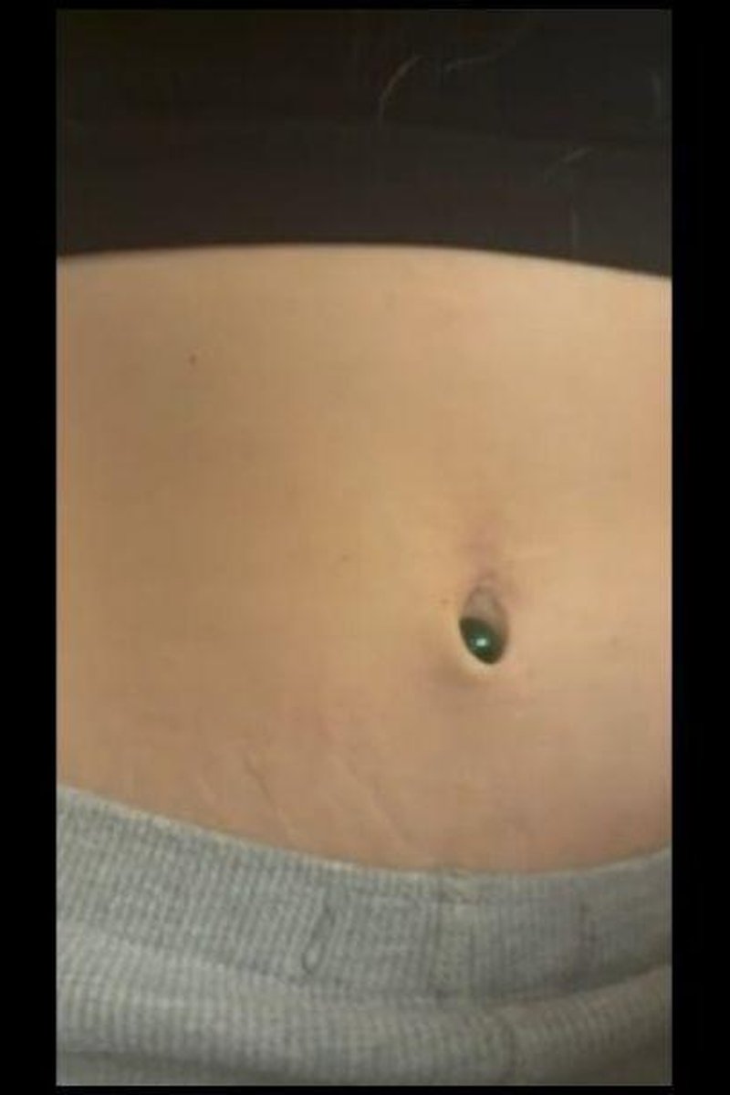 Bellybutton Play And Insertions - Screenshot 1 of 4 - Belly Fetish
