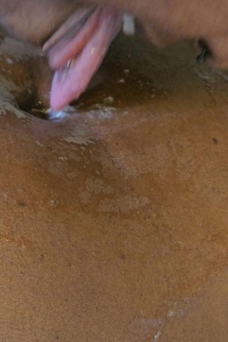 Belly Button Licks - Screenshot 1 of 4 - Belly Fetish