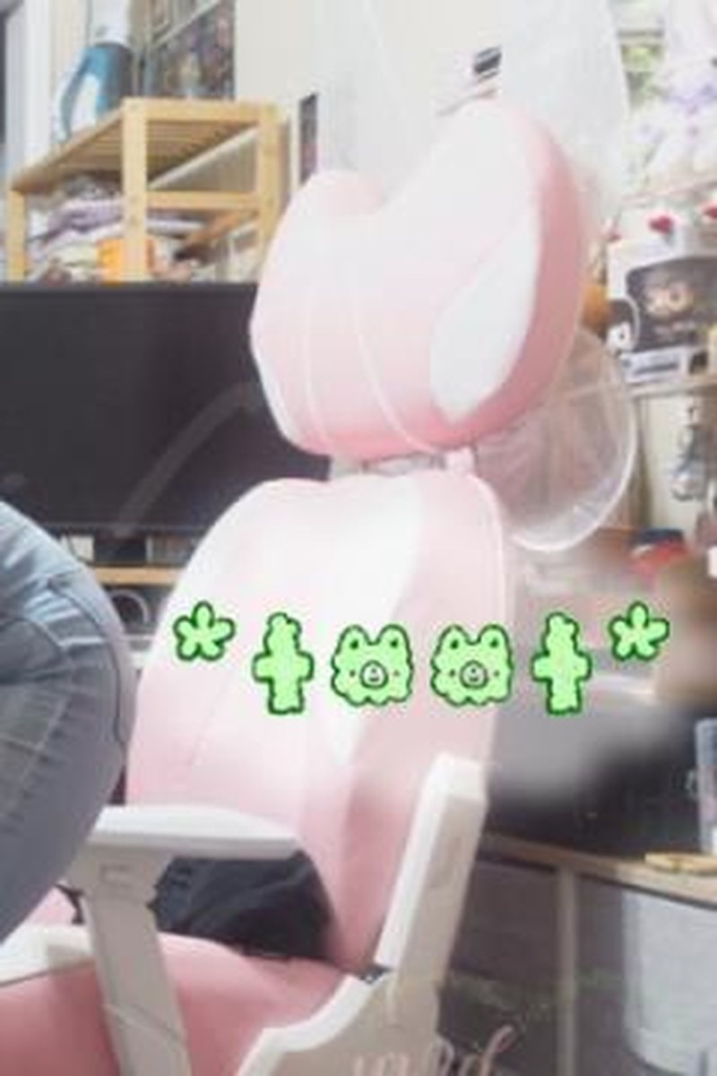 Farting - Screenshot 1 of 4 - Asian