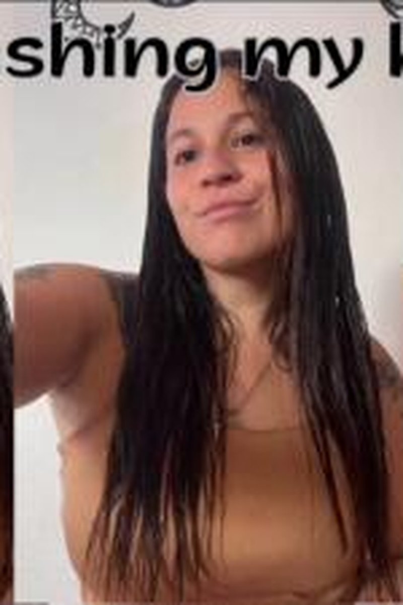 Brushing My Hair - Screenshot 1 of 4 - Body Worship