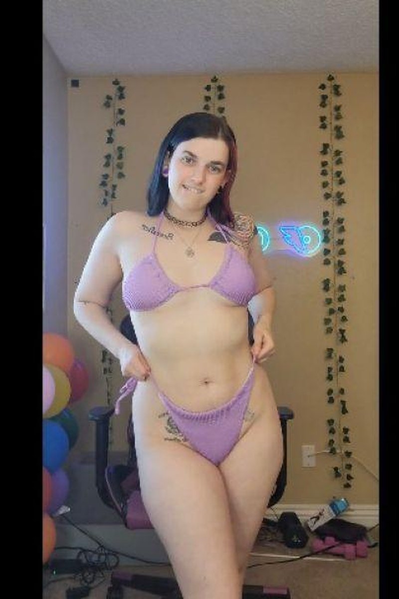 Bikini Try On - Screenshot 1 of 4 - Amateur
