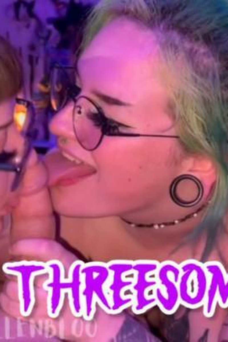 Quickie Threeway - Screenshot 1 of 4 - BBW