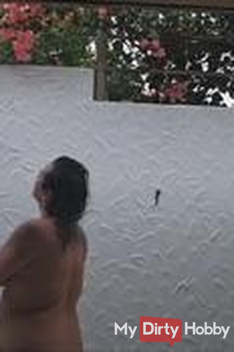 Outdoor Shower! - Screenshot 1 of 4 - Marry Meridaa