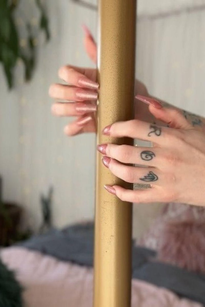 Bedpost Nail Tapping - Screenshot 1 of 4 - Ryland Baby Love