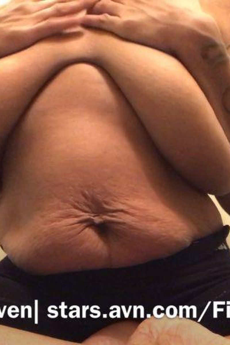 Titty Clapping Round 1 - Screenshot 1 of 4 - Big Tits