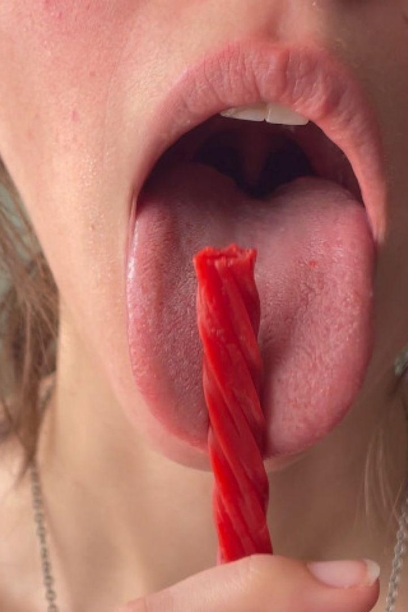 Chewing Candy - Screenshot 1 of 4 - Chewing