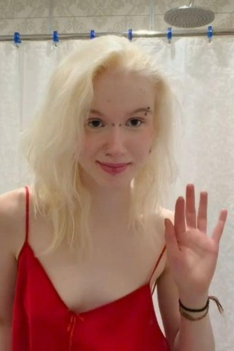 Brush My Teeth - Screenshot 1 of 4 - Babes