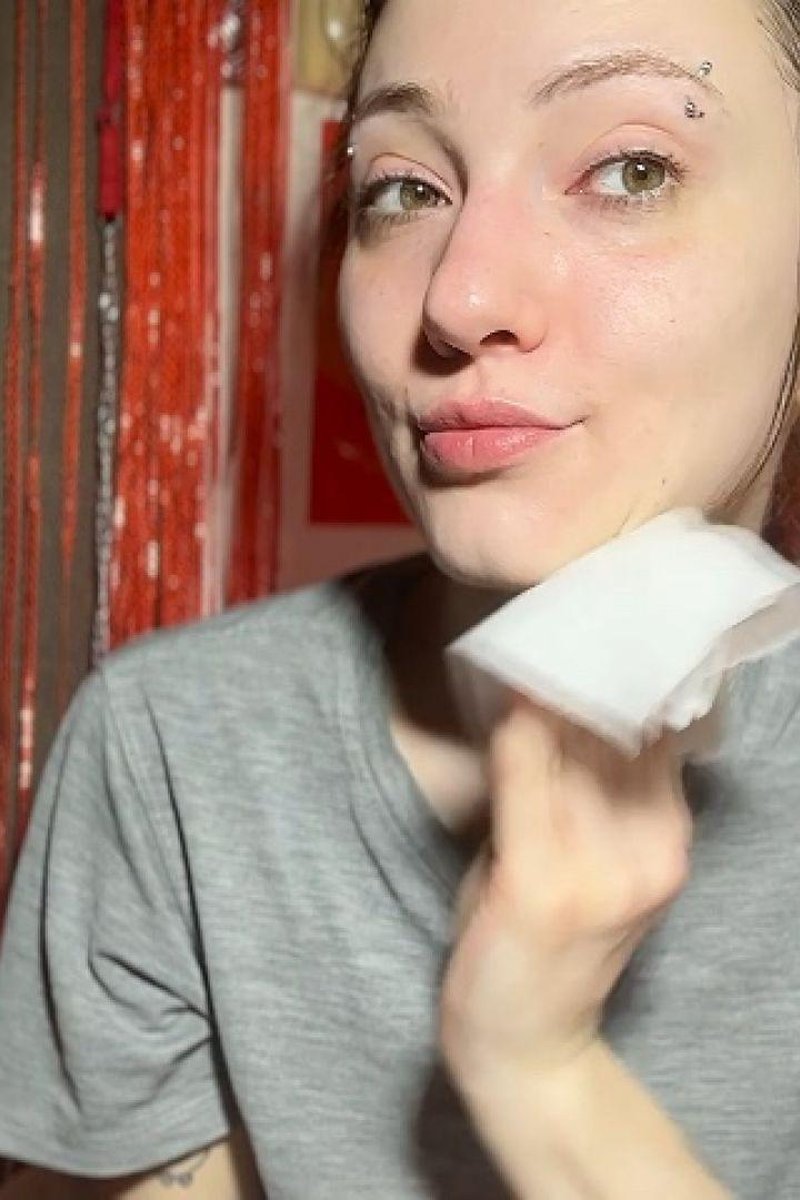 Make Up Removal After Stream - Screenshot 1 of 4 - Babes